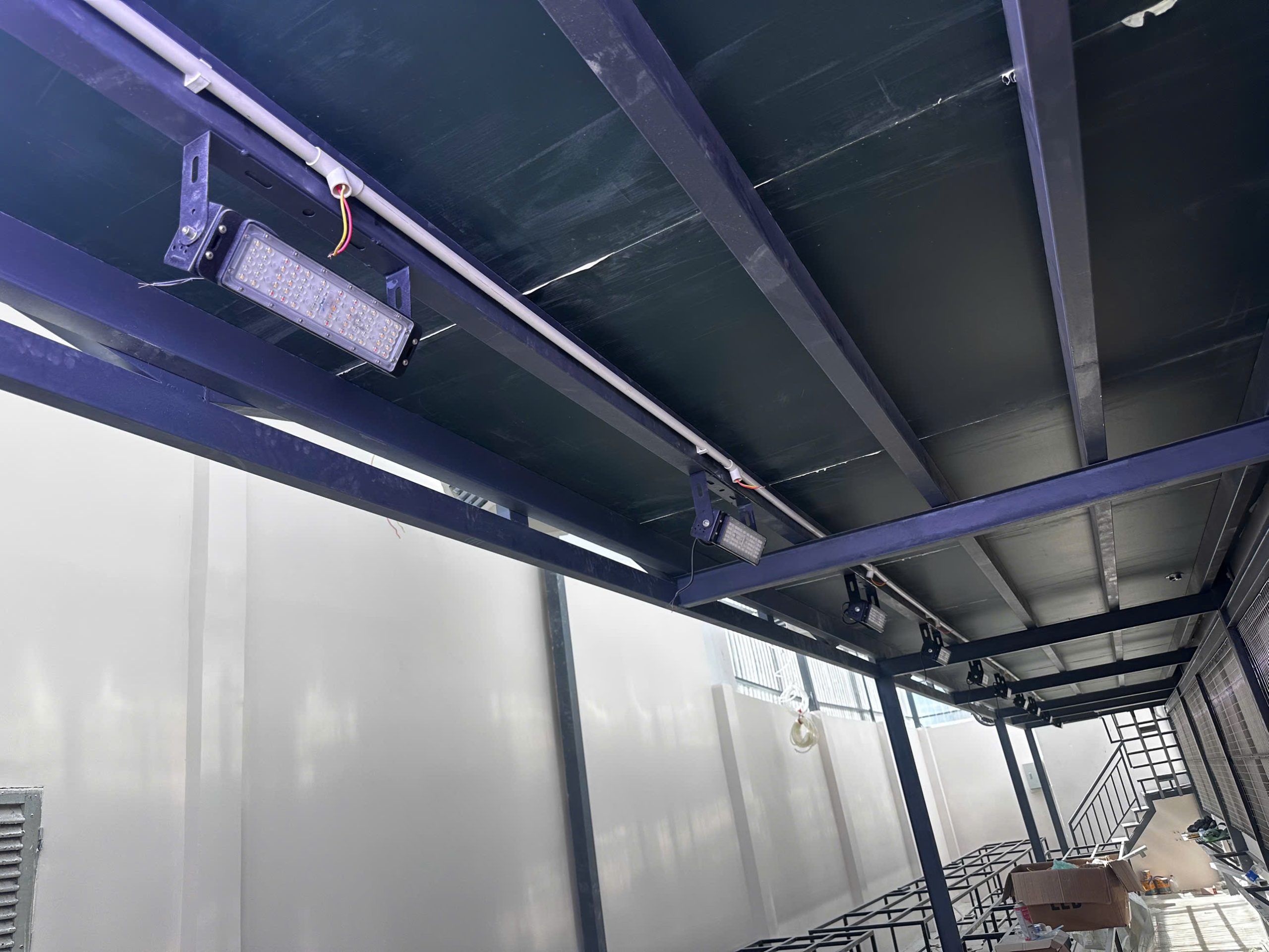 Module 50W ZAKO trong khu nhiều chậu có airflow nhẹ